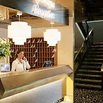 Carlton Oasis