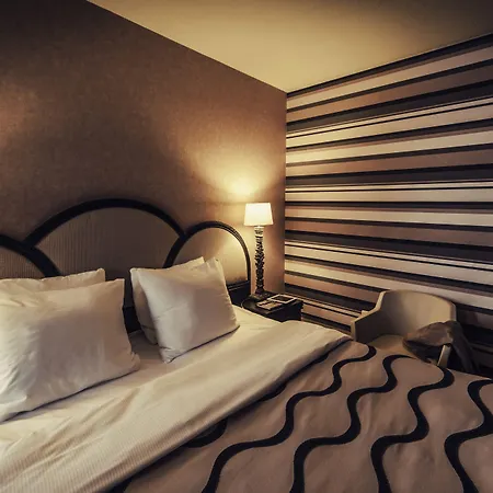 Carlton Oasis Отель