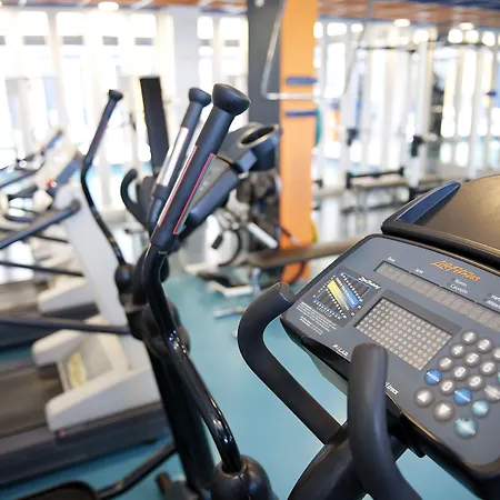 Отель Carlton Oasis 4*