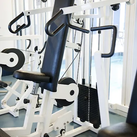 Отель Carlton Oasis 4*