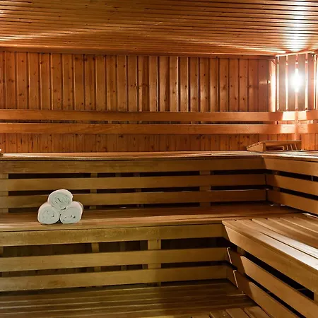 Отель Carlton Oasis 4*