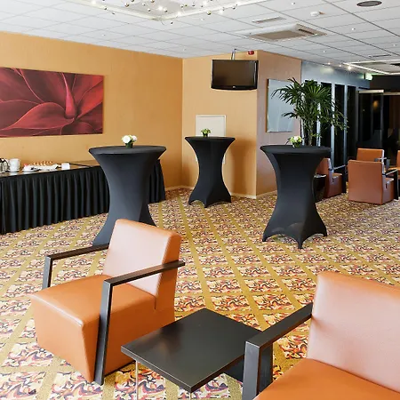 Carlton Oasis Szálloda