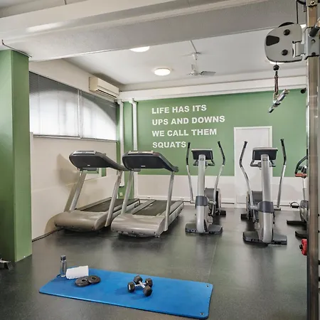 Отель Carlton Oasis 4*