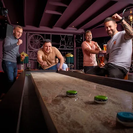 Отель Carlton Oasis