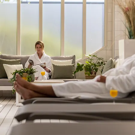 Carlton Oasis Отель Спейкениссе