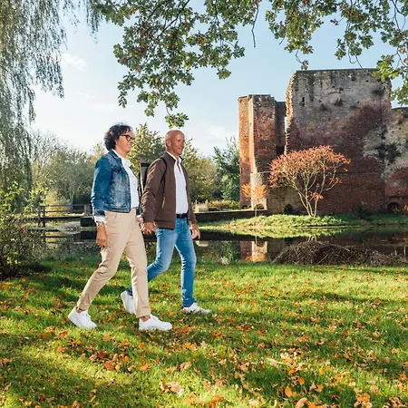 Отель Carlton Oasis 4*