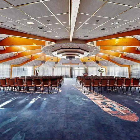 Carlton Oasis Спейкениссе