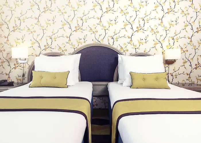 Carlton Oasis 호텔