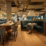 מלון Carlton Oasis 4*