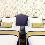 Carlton Oasis מלון