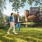 מלון Carlton Oasis 4*