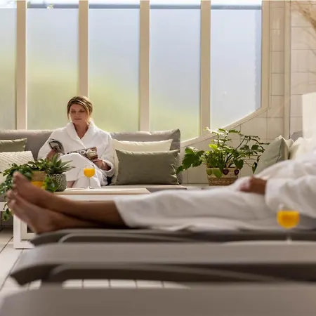 ホテル Carlton Oasis 4*