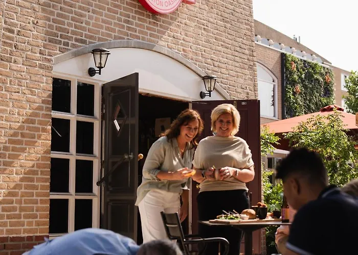 Carlton Oasis Hotel 4*